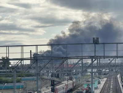 Завод по выпуску «Солнцепеков» загорелся в Омске