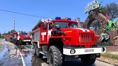 Крупный пожар произошел в парке развлечений Анапы