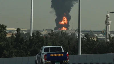 В результате атаки дронов в Дубае случился пожар вблизи аэропорта