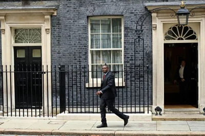 David Lammy walking on Downing Street