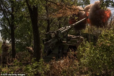 Ukrainians fire a French-made CAESAR self-propelled howitzer toward Russian positions