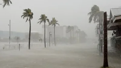 View of flooding caused by wind-driven rain from Hurricane Debby in Fort Myers, Florida, U.S., August 4, 2024 in this picture obtained from social media video. Gabbi Ray via REUTERS THIS IMAGE HAS BEEN SUPPLIED BY A THIRD PARTY. MANDATORY CREDIT. NO RESALES. NO ARCHIVES.(Gabbi Ray via REUTERS)