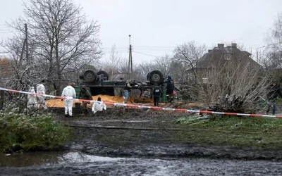 Место падения ракеты в Пшеводуве. Фото: PAP/Jakub Szymczuk/KPRP