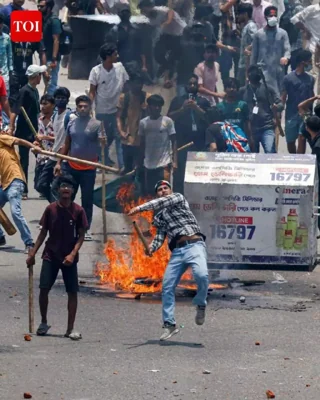 Больше 100 человек погибли во время студенческих протестов в Бангладеше