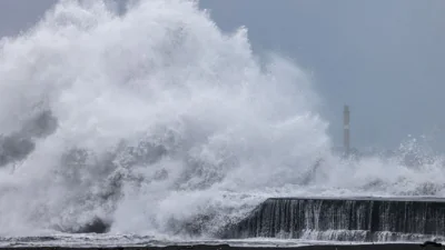 Taiwan shuts down for arrival of Super Typhoon Kong-rey