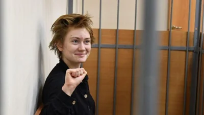 Активистку Дарью Козыреву, обвиняемую в повторной «дискредитации» армии, отпустили из СИЗО под запрет определенных действий