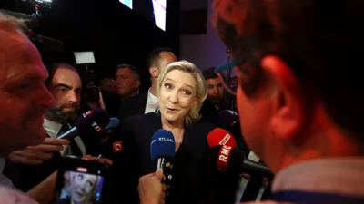 На парламентских выборах во Франции лидирует крайне правое "Национальное объединение"