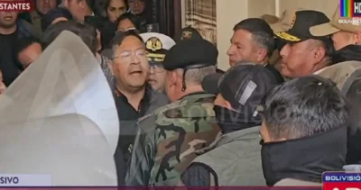 Попытка госпереворота в Боливии: люди с оружием и бронетехника у правительственного дворца:
