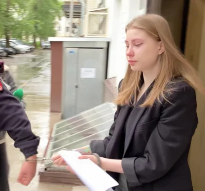 Суд освободил из колонии осуждённую за видео с кальяном на пасхальном куличе Ксению Белоусову