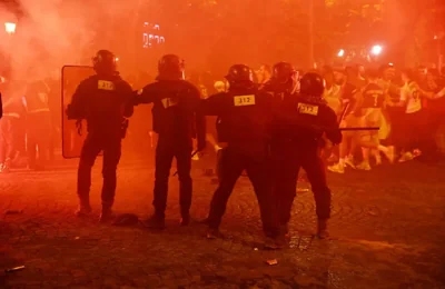 В Париже после финала Лиги чемпионов фанаты устроили беспорядки — погибли два человека, один полицейский находится в коме