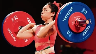 Mirabai Chanu has been plagued by injury, but her personal best lift has only been eclipsed by one other lifter in the world, in the lead-up to the Games. (AFP)