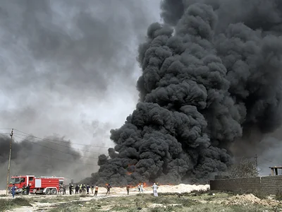 В промзоне на востоке Ирана загорелось топливо