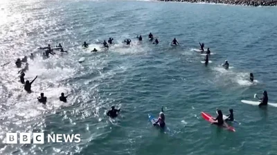 Surfers pay tribute to tourists found dead in Mexico