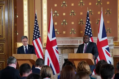 Antony Blinken and David Lammy at lecterns in a gilded room at Britain’s Foreign Office building.