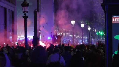 В Париже автомобиль врезался в толпу болельщиков ПСЖ