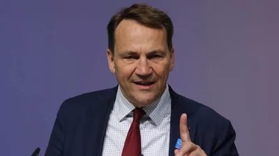 Сікорський: Польща не планує розміщати своїх військових в Україні