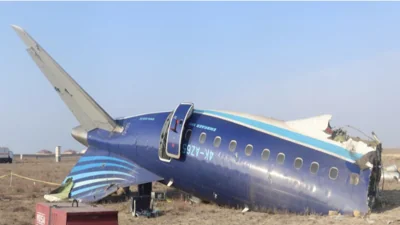 Кадыров решил наградить двух выживших бортпроводников упавшего в Актау самолета AZAL медалью "За заслуги перед Чеченской Республикой"