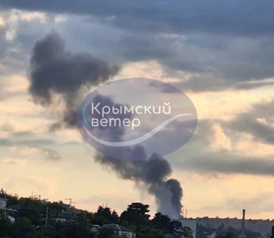 В Крыму заявили о ракетной атаке, поднялся огромный черный "гриб" дыма – видео