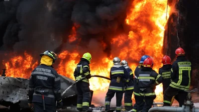 Надзвичайники гасять пожежу на об’єкті критичної інфраструктури у Вінницькій області після російської атаки, 3 серпня 2024 року