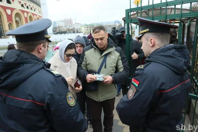 Желающие проголосовать на выборах президента у посольства Молдовы в Минске. Фото: «СБ. Беларусь сегодня»