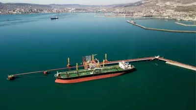 США рассматривают смягчение потолка цен на российскую нефть и снятие санкций с олигархов