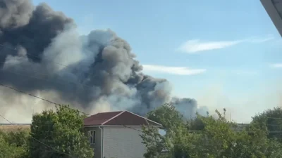 В Азове произошел крупный пожар на складе в промзоне