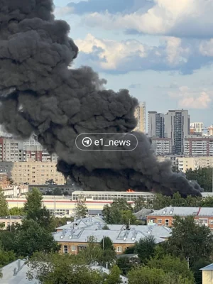 У російському Єкатеринбурзі палає оборонний завод "НВО Автоматики" – фото, відео