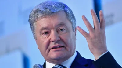 Власти Украины ввели санкции против бывшего президента страны Петра Порошенко. По его словам, «заказчик, исполнитель и подписант один — лично Владимир Зеленский»