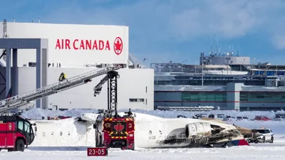 Самолет Delta Airlines перевернулся при посадке в аэропорту Торонто. Никто не погиб, 18 человек пострадали