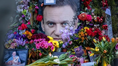 В Петербурге арестовали трех человек из-за участия в акциях памяти Навального