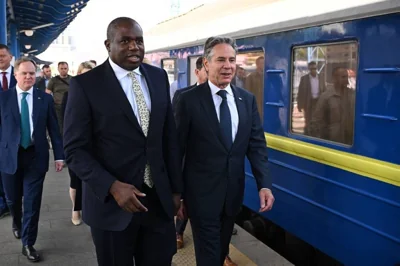 DELICATE DIPLOMACY United Kingdom Foreign Secretary David Lammy (left) and United States Secretary of State Antony Blinken arrive at a train station in Ukraine’s capital Kyiv on Sept. 11, 2024. AFP PHOTO