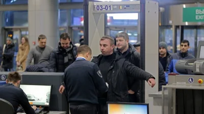 В аэропорту Домодедово задержали не менее 40 граждан Израиля. На допросе их обвиняли в войне с Ираном и говорили, что они «зря приехали»