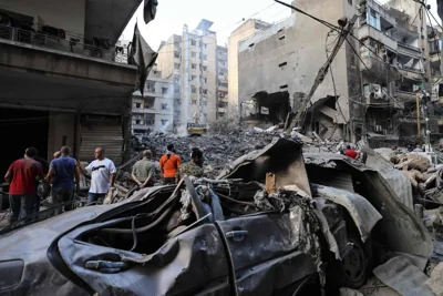 MORE CASUALTIES People gather at the site of an Israeli airstrike in the Basta area, in Beirut, on Oct. 11, 2024. AFP Photo