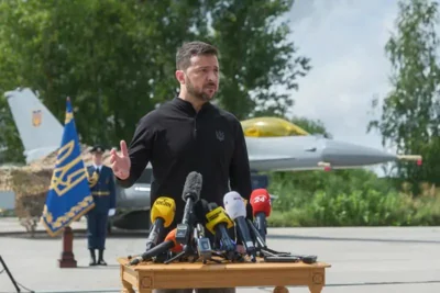 ❗️Президент Украины Владимир Зеленский официально объявил о том, что первые американские истребители F-16, поставок которых в стране с нетерпением ожидали с начала 2023 года, наконец получены