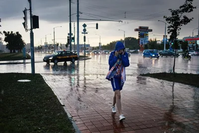 Изображение носит иллюстративный характер. На снимке сильный ливень в Минске, 2019 год. Фото: TUT.BY