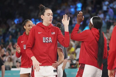 Breanna Stewart high fives teammates 