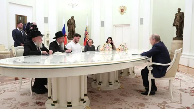 Путин на встрече с семьей бывших заложников ХАМАС в Кремле предложил поблагодарить террористов за «гуманитарный акт» их освобождения