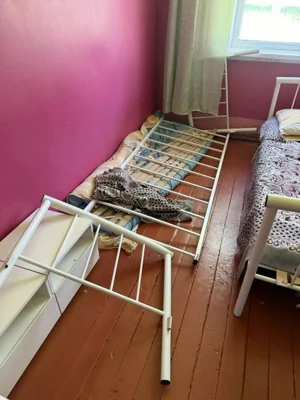 В Туве неизвестный пробрался ночью в детский лагерь и избил школьников