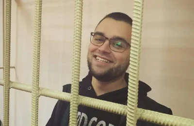 Суд отправил z-блогера «Тринадцатого» в СИЗО по делу об экстремизме