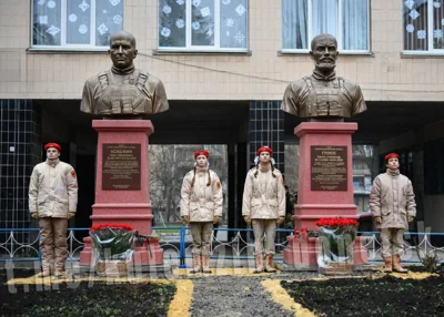 В Донецке установили памятник сыну замдиректора ЦРУ Майклу Глоссу, погибшему на войне в Украине