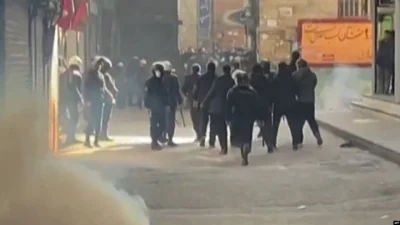 🇮🇷 В Иране при подавлении сотрудниками сил безопасности протестных выступлений, начавшихся в конце декабря, были убиты не менее 27 демонстрантов, включая пятерых несовершеннолетних