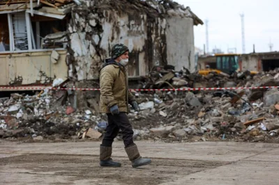 A view shows a damaged multi-story apartment block, a section of which collapsed as the result of what local authorities called a Ukrainian missile strike, in the course of Russia-Ukraine conflict in the city of Belgorod, Russia, May 13, 2024. REUTERS/Stringer