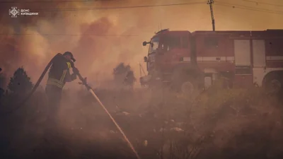 Ціле село на Київщині ледь не згоріло. Фото: ДСНС