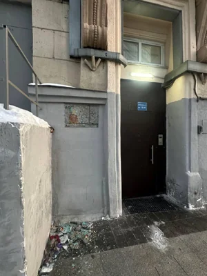 Неизвестные разбили мемориальную доску журналистки Анны Политковской в Москве