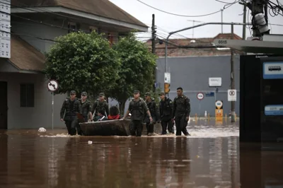 Floods in southern Brazil force 70,000 from homes