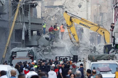 Rescuers work the site of an Israeli strike in Beirut's Basta neighbourhood, amid the ongoing hostilities between Hezbollah and Israeli forces, Lebanon November 23, 2024. REUTERS/Adnan Abidi TPX IMAGES OF THE DAY