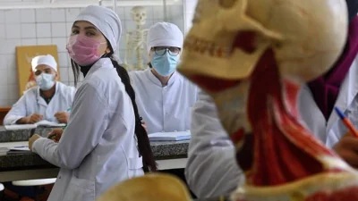 Выпускница медвуза отказалась работать в Мариуполе. Суд обязал ее вернуть государству трехкратную стипендию за все время обучения