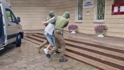 Силовики задержали мужчину, снявшего очередь в ГАИ в Гродно