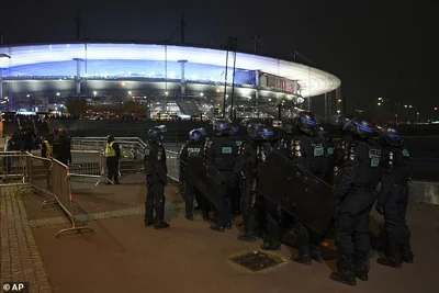 SAS-style special forces and up to 6500 other security agents will be on duty at the Stade de France on Thursday evening