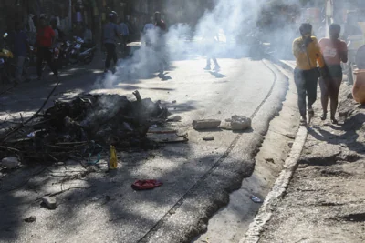 Residents in Haiti's capital stand with police in battle to repel latest gang attack